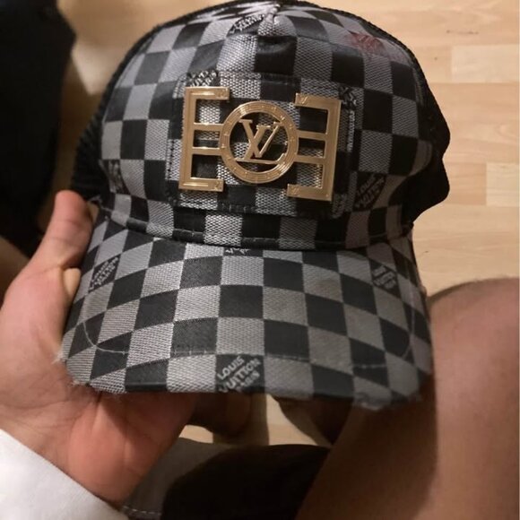 Louis Vuitton, Limited edition hat - Picture 1 of 3